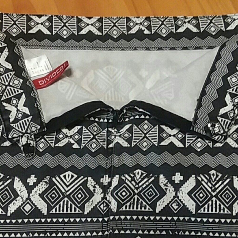 Divided H & M  Skirt Tribal Print Size 4 - Picture 3 of 8